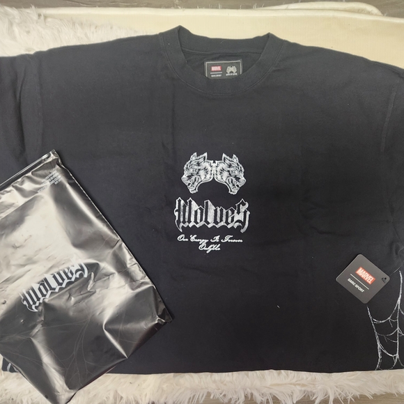 Black Cat Graphic Tee - Picture 3 of 8